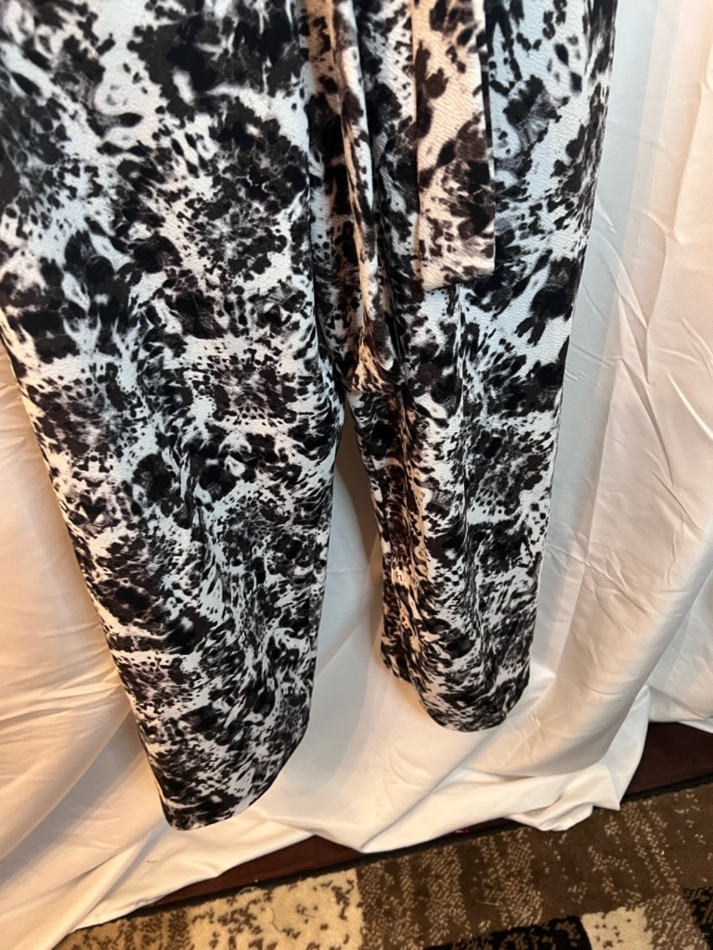 ❤️HP❤️Honey and Rosie Black & White Abstract Print Spaghetti-Strap Jumpsuit - Picture 5 of 15
